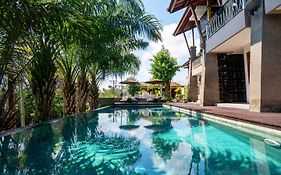Djabu Echo Beach Hotel